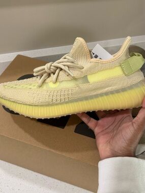 Yeezy Boost 350 V2 - Flax / Pale Yellow